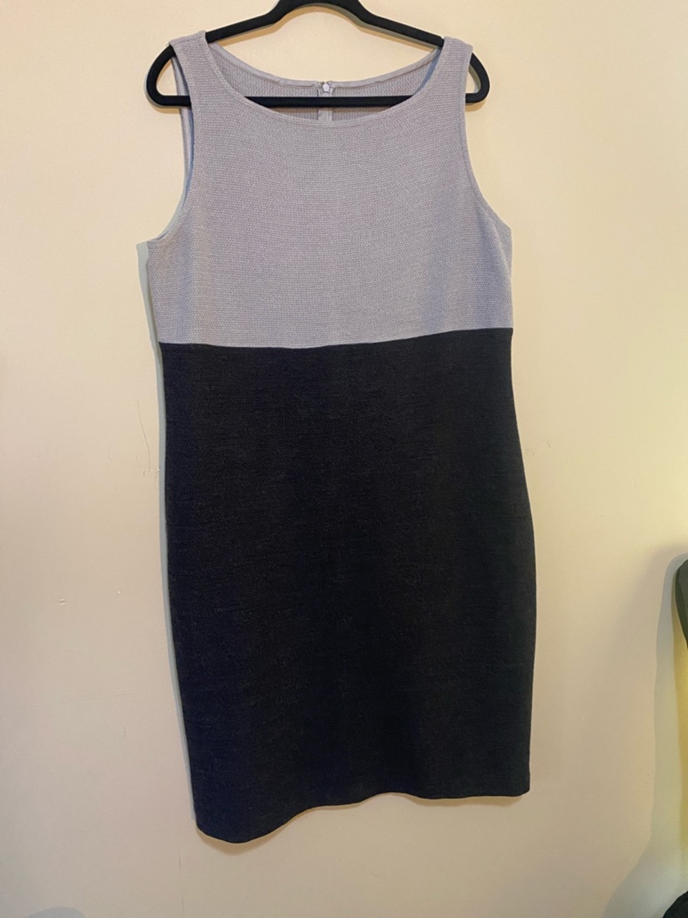 St. John Two-Tone Sleeveless Midi Dress in Gray and Black